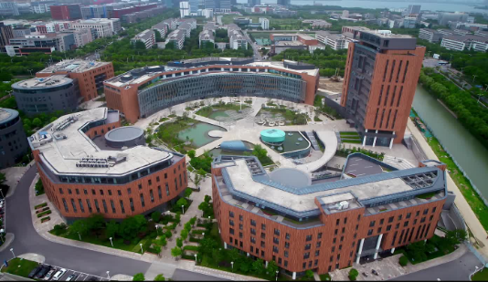 西浦国际商学院获得国际权威课程认证