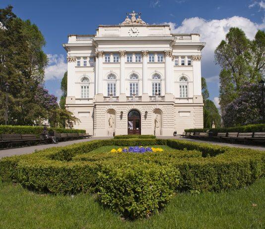 华沙大学为学生提供多种奖学金