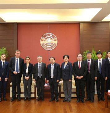 法国驻沪总领事纪博伟一行访问上海交通大学