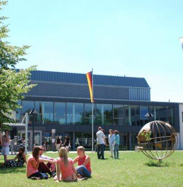 德国的大部分大学不收学费,那么外国人也是免费的吗?