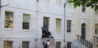 非常之年 赴美留学生去留两难