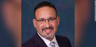 拜登正式提名康涅狄格州教育局长米格尔·卡多纳出任美国教育部长