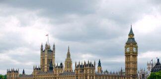 想去英国留学的中国学生,为什么都要先办个爱尔兰身份?