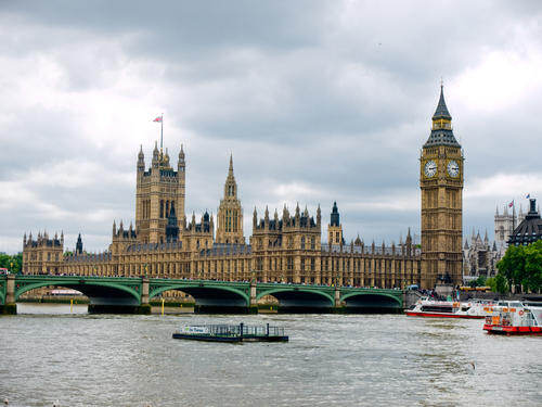 想去英国留学的中国学生,为什么都要先办个爱尔兰身份?