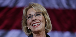 美国教育新闻:美国教育部长德沃斯辞职