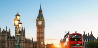 中国留学生陆续转战英国加拿大,澳洲留学产业或遭重创