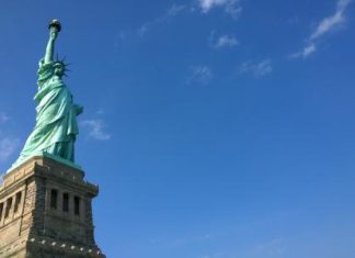 在美国际生13年来首降 中国依然是最大生源国