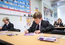 英国政府拨款7亿英镑支持因疫情而耽误的学校教育