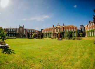 英国赫尔大学商学院被评为全球排名前2%的商学院之一