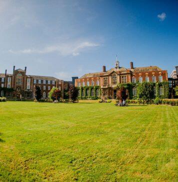 英国赫尔大学商学院被评为全球排名前2%的商学院之一