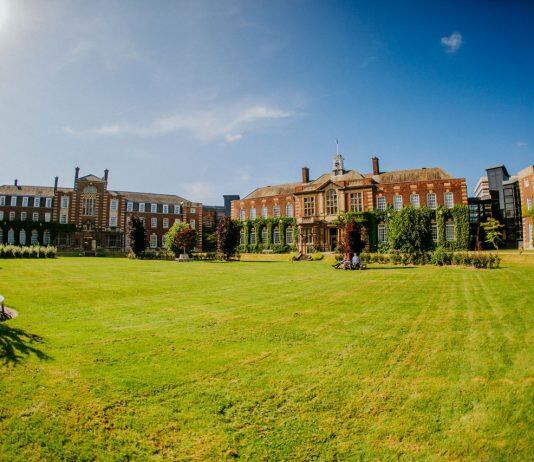 英国赫尔大学商学院被评为全球排名前2%的商学院之一