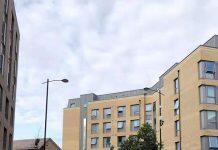 英国教育新闻:为吸引更多的留学生,英国大学降学费、下调入学要求!