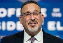 美国参议院确认米格尔·卡多纳的教育部部长提名