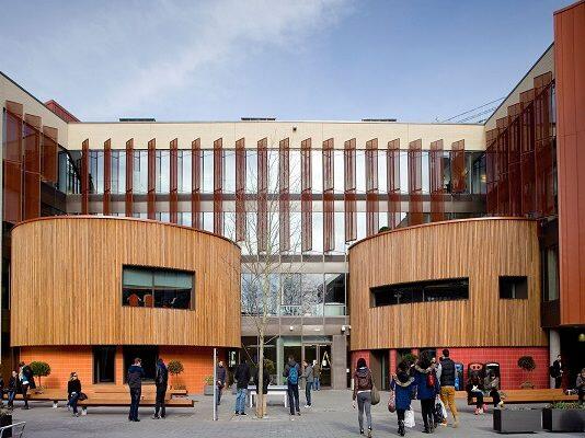 英国安格利亚鲁斯金大学2021年的国际学生奖学金项目