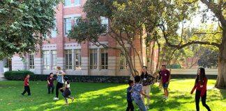 美国南加大学生社团在疫情期间让音乐在小学继续回荡