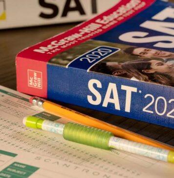 美国大学申请已取消标化成绩,但亚裔学生仍在努力考试