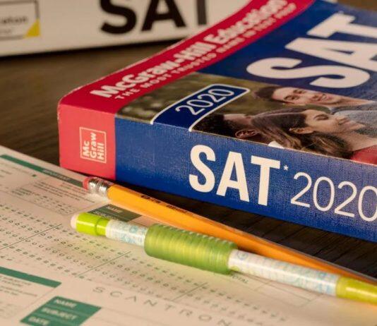 美国大学申请已取消标化成绩,但亚裔学生仍在努力考试