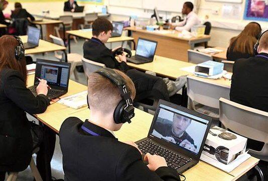 英国部分大学宣布复课 留学市场仍受国际生欢迎