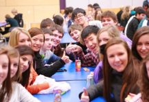 美国重开留学大门,7成中国留学生不想去,预约名额却秒空?