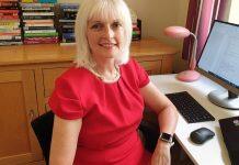 英国赫尔大学的Sue Turner获得女王生日荣誉奖授勋