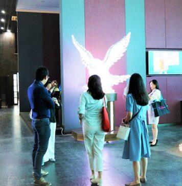 舶来工艺落地生根,传统非遗海派新生 ——“知者创物”曼大中国中心文化艺术研修课程走进珐琅、剪纸技艺