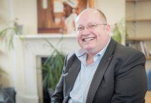 英国赫尔大学历史讲师埃文斯获得皇家历史学会表彰