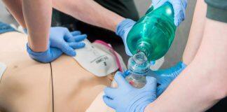 赫尔大学护理学系首批学生毕业