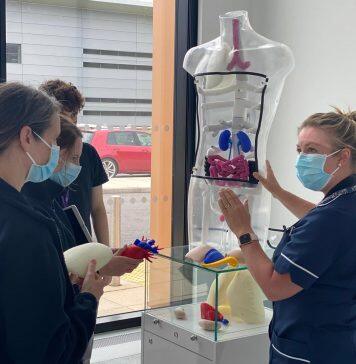 赫尔大学为儿童器官捐献教育创新设计道具