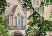 曼大教育领导力实践在职硕士项目获“人文学院2021年度最佳课程奖”