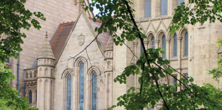 曼大教育领导力实践在职硕士项目获“人文学院2021年度最佳课程奖”