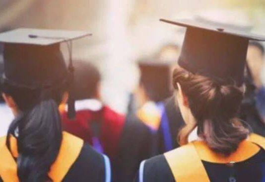 英国各大学乐得合不拢嘴!一万多名华人留学生涌入:赚的盆满钵满