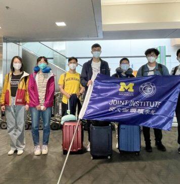 密西根学院部分同学们陆续登上了前往美国的航班