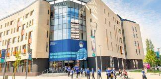 英国赫尔大学学生入围护理奖