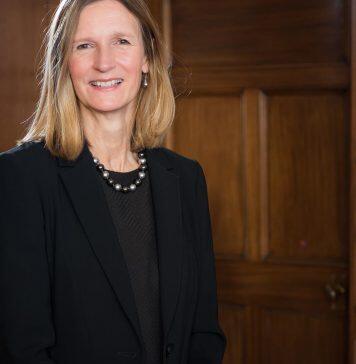 SUSAN LEA教授将于2022年夏天卸任赫尔大学校长职务