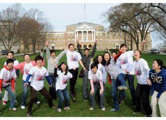 美国重开留学大门,7成中国留学生不想去,预约名额却被抢空