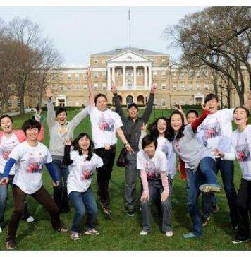 美国重开留学大门,7成中国留学生不想去,预约名额却被抢空