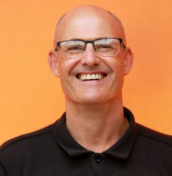 英国金斯顿大学的 Nicholas Freestone 博士当选为英国国家教学研究员