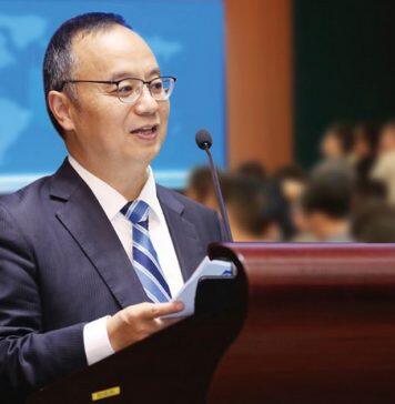 在国家科学技术奖励大会上,澳门大学校长宋永华荣获国家科技进步奖