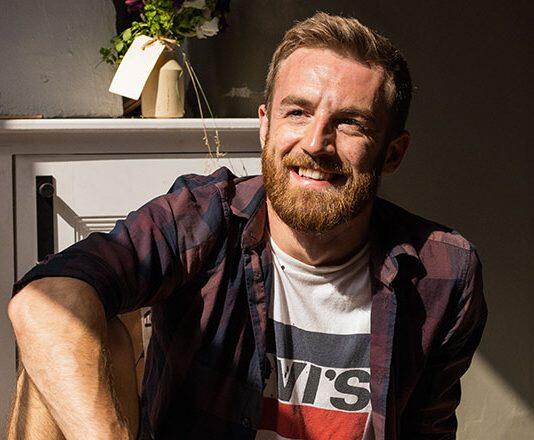 英国提赛德学生研制新涂料,被泰晤士评为月度最潮色