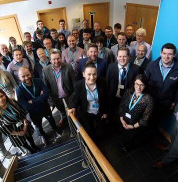 英国提赛德大学与IT公司Razorblue 签署合作备忘录