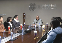 温州肯恩大学校长王立与本硕博学生代表举办交谈会