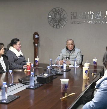 温州肯恩大学校长王立与本硕博学生代表举办交谈会