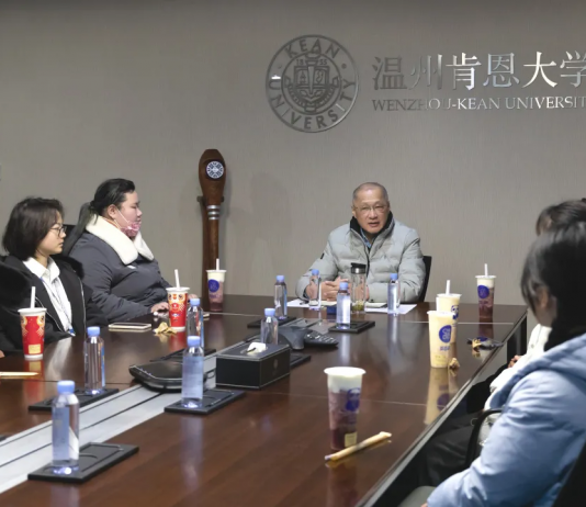 温州肯恩大学校长王立与本硕博学生代表举办交谈会