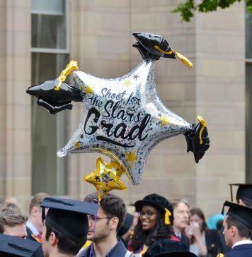 最受英国百大雇主青睐大学花落曼大