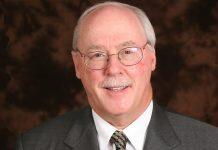 美国南加州大学董事Daniel J. Epstein 已累计为该校捐赠2500万美元