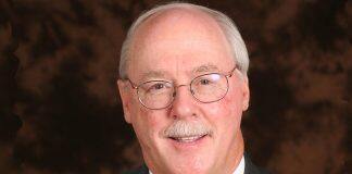 美国南加州大学董事Daniel J. Epstein 已累计为该校捐赠2500万美元