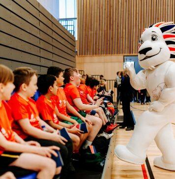 庆祝赫尔大学成为英国国奥队合作伙伴三周年