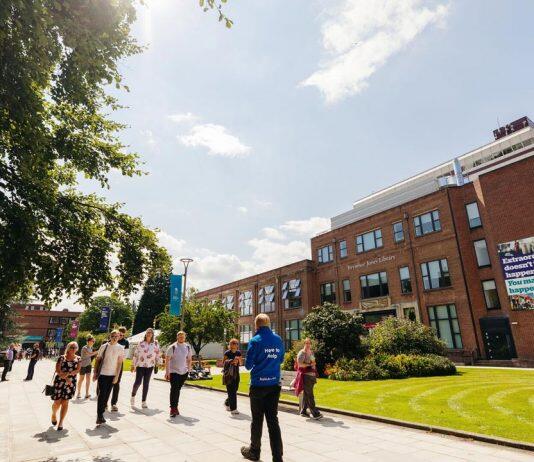 赫尔大学创建学习中心为年轻人创造进入大学的机会