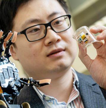 香港城市大学研发先进人机介面操作系统可遥控机械人为新冠病毒测试进行采样