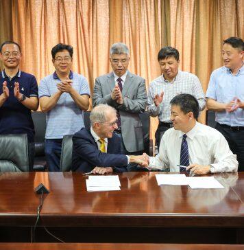 国际地理学会主席Michael Meadows院士入职南京大学